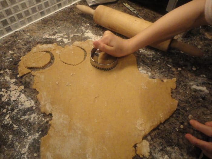 Cutting pastry