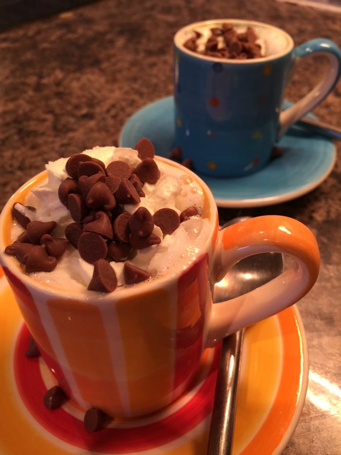 Mini microwave chocolate mug cakes