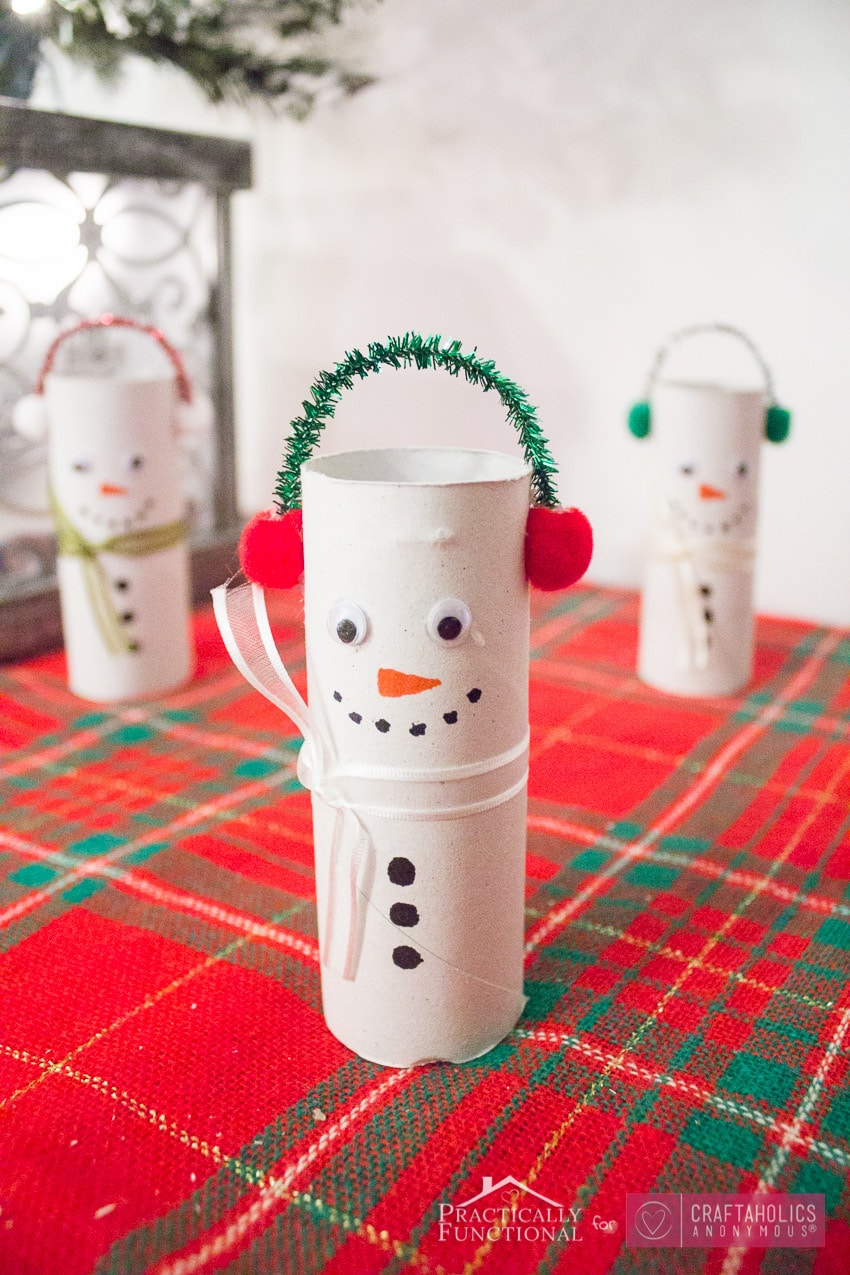 Don't throw toilet rolls in the bin. Use them to make fun snowmen with the kids