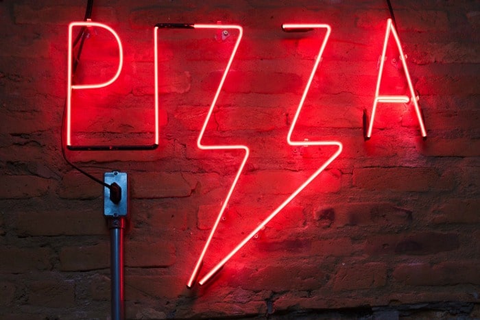 pizza neon sign