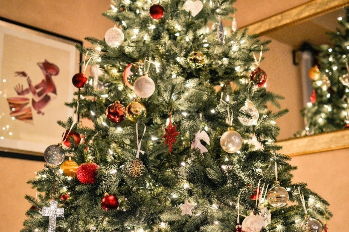 lights on christmas tree
