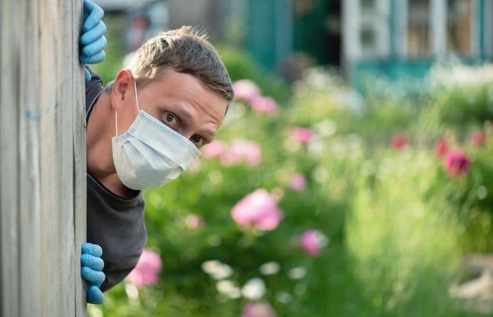 Man wearing a face mask