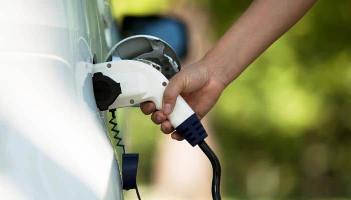 financial benefits of electric cars