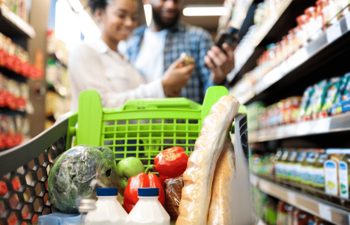 couple food shopping