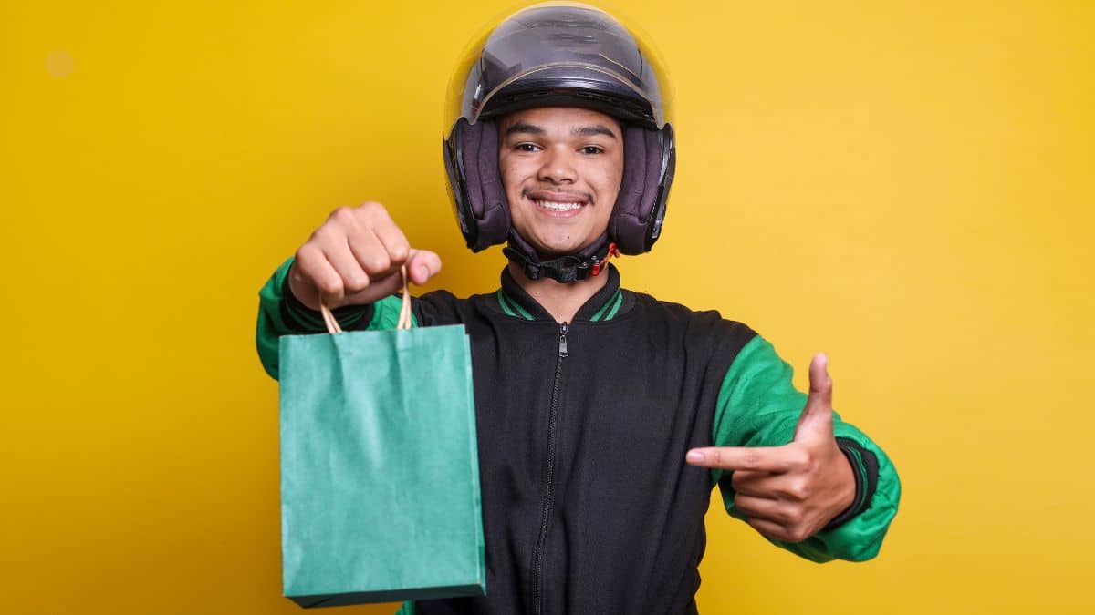 Uber Eats to launch new Courier Pick & Pack service in the UK - Skint Dad