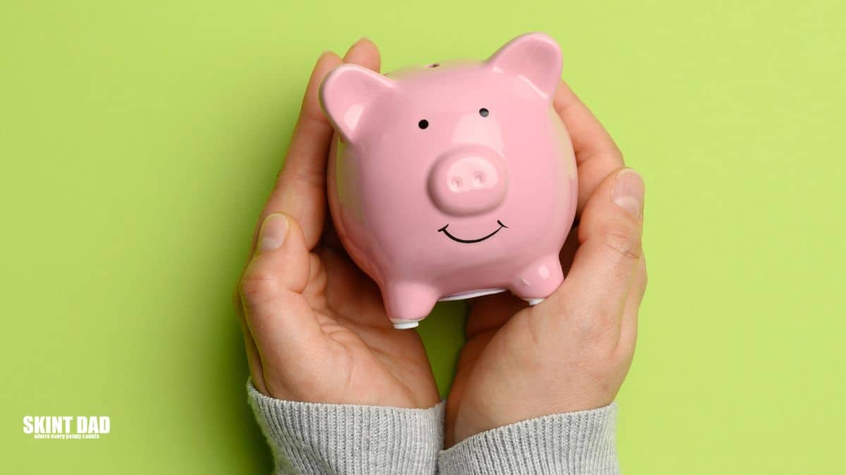 Checking household bills in January using a simple traffic light system