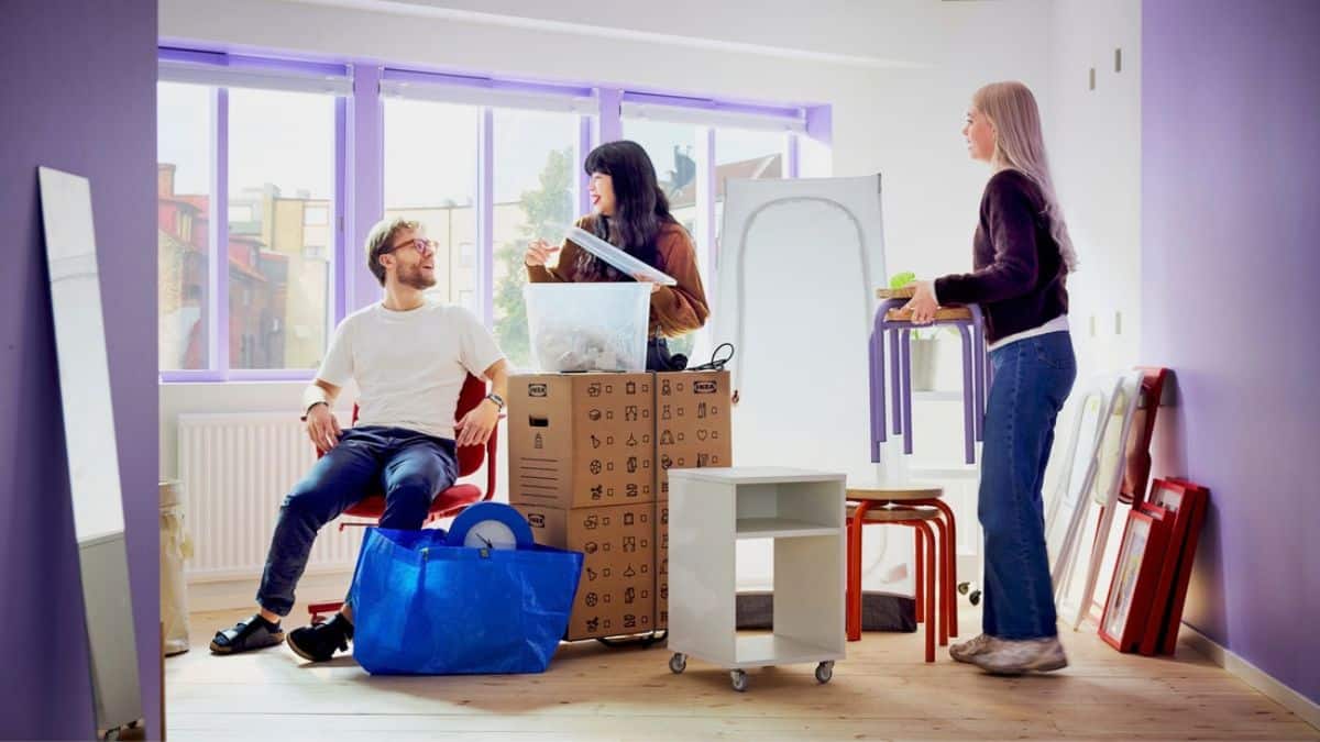 People with second-hand IKEA furniture and home items